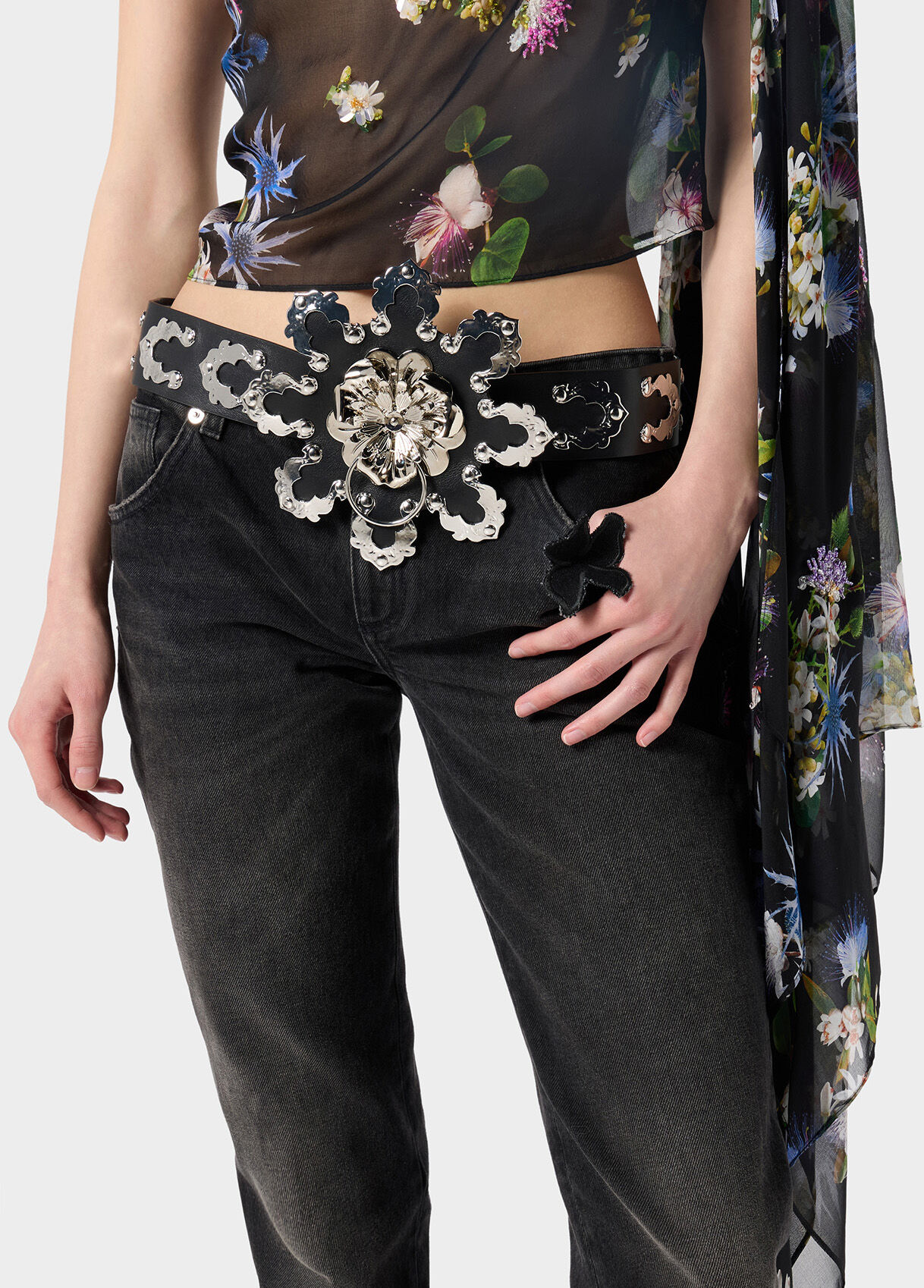 【Blumarine】ローズ embellishedベルト Leather belt with metal flower - Blumarine