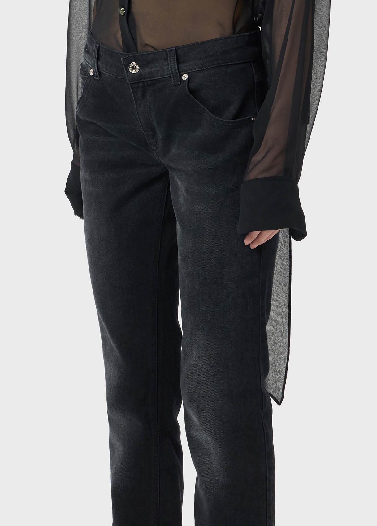 Skinny jeans with rose embroidery