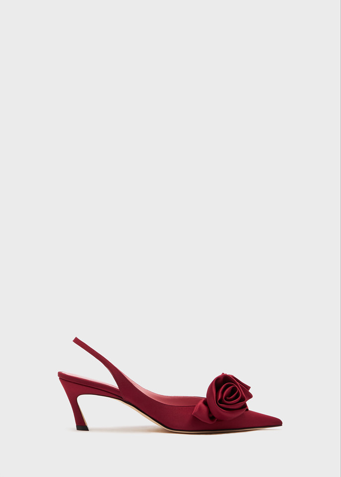 BLUMARINE: Slingback pumps with roses.