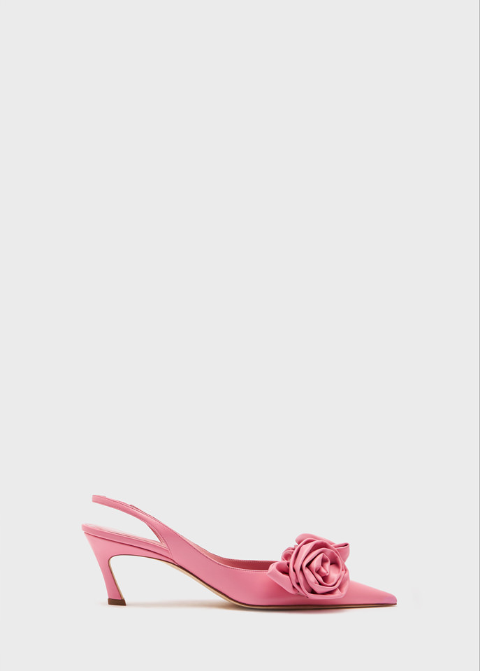 BLUMARINE: Slingback pumps with roses.